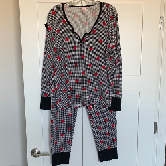 Victoria's Secret Other - Victoria's Secret Black & White Houndstooth Pajama Top bottom Red Heart Print